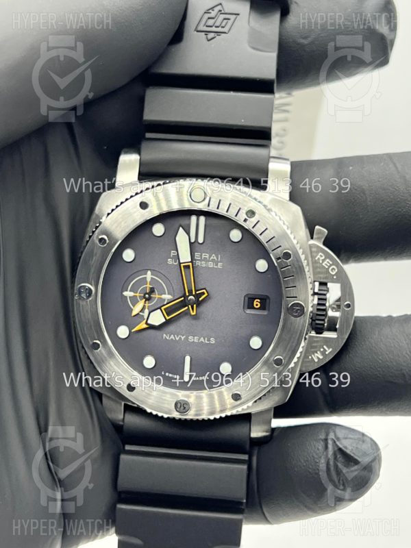 Товар Officine Panerai Luminor Submersible PAM01323 Фото 9 - Officine Panerai Luminor Submersible PAM01323